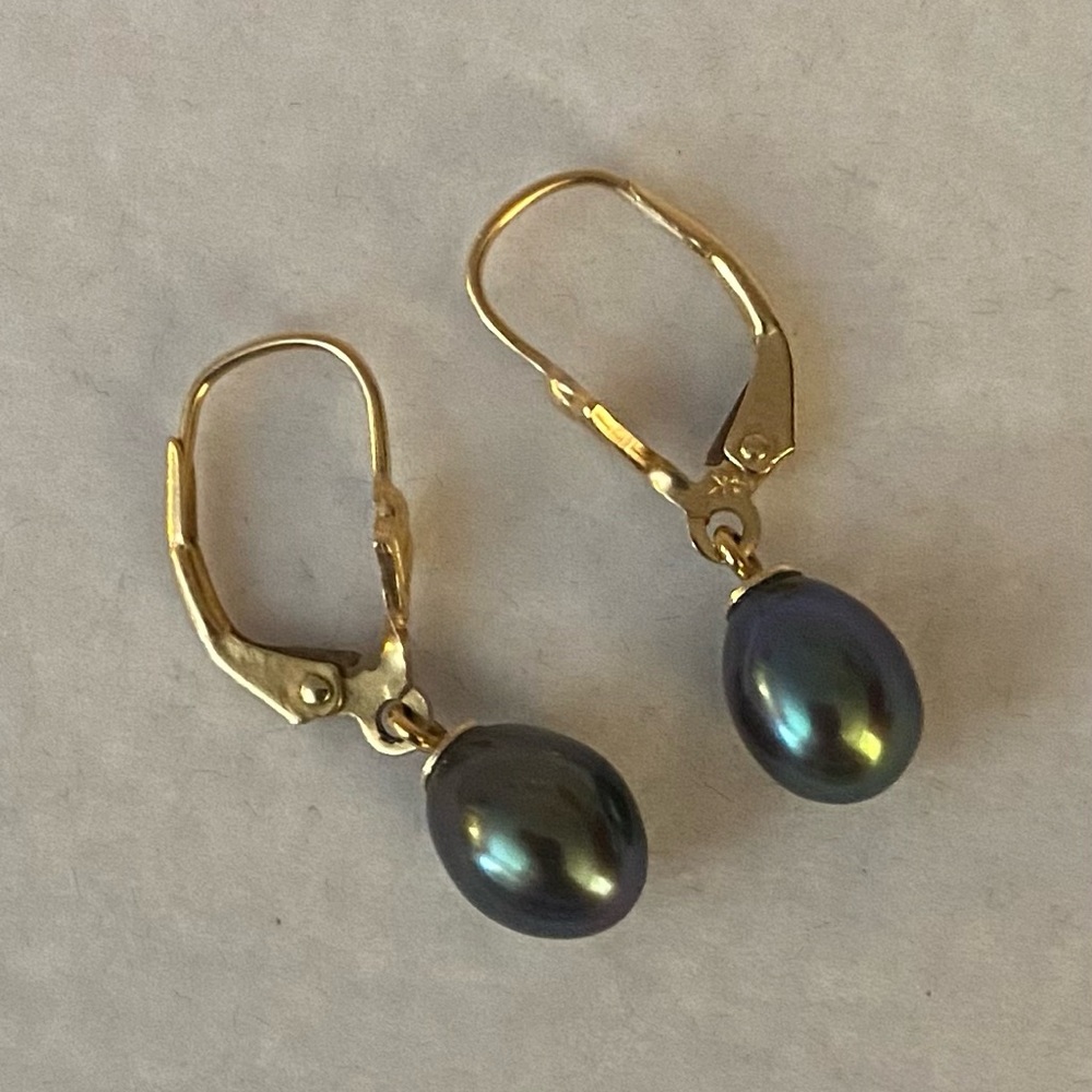 14kt GOLD earrings with a drop down pearl!